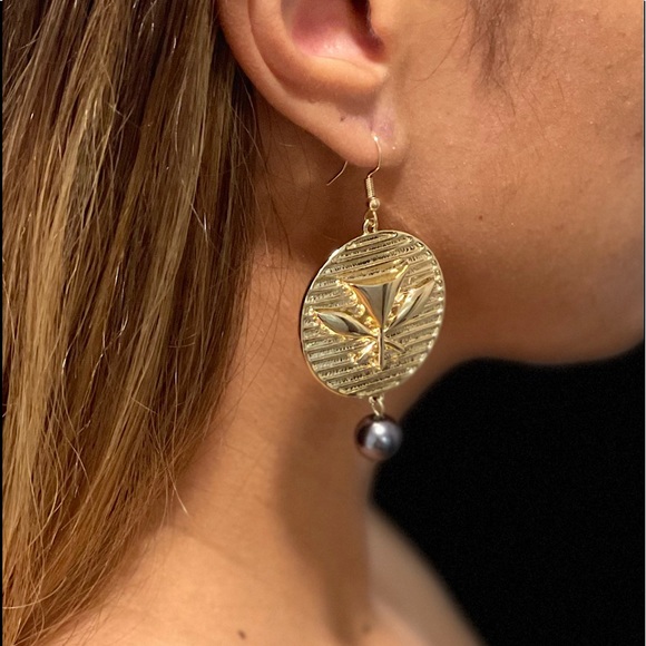 14k Gold Hawaiian Flag Earrings with Silver Pearl - Picture 1 of 8